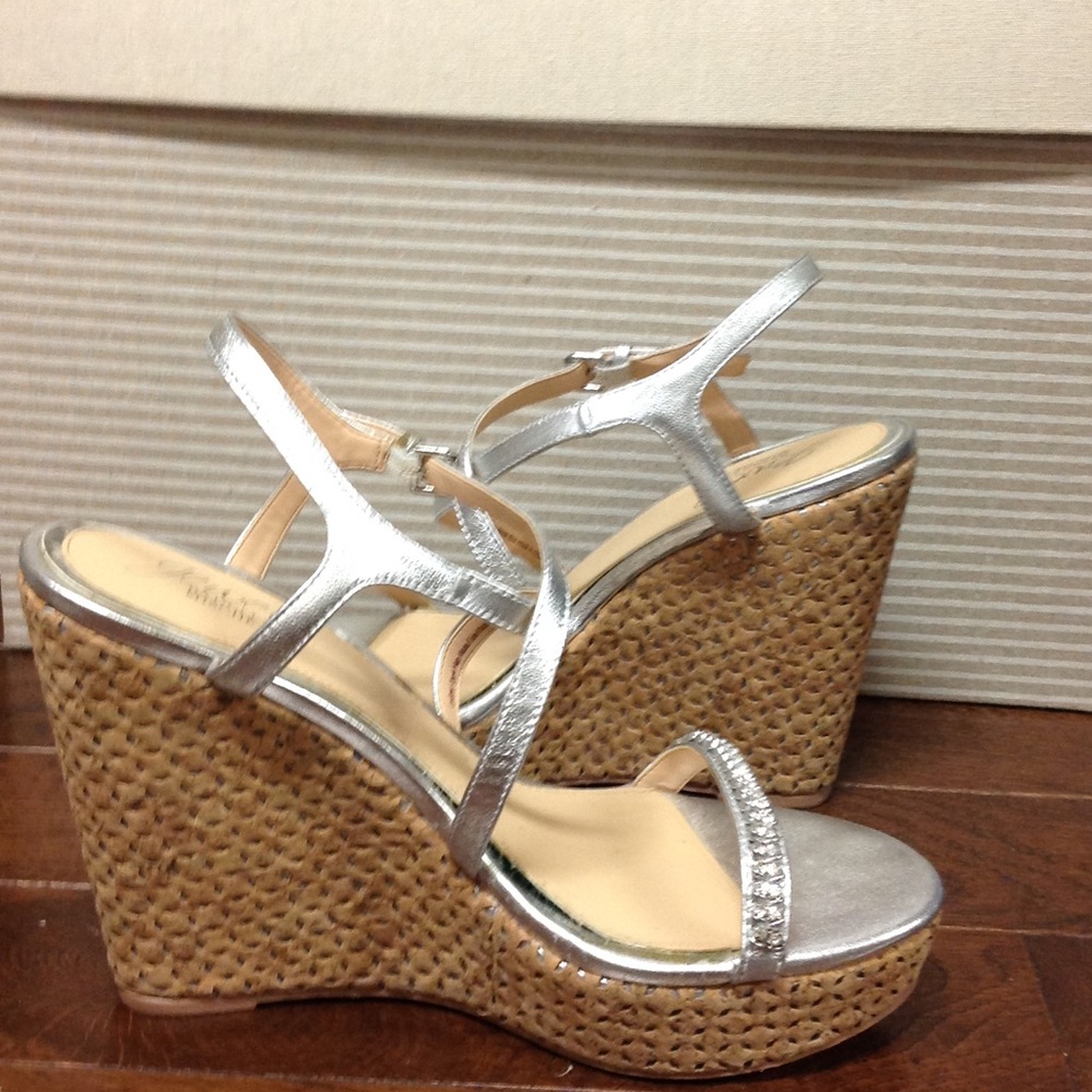 Badgley Mischka platform sandals. Size 8.5